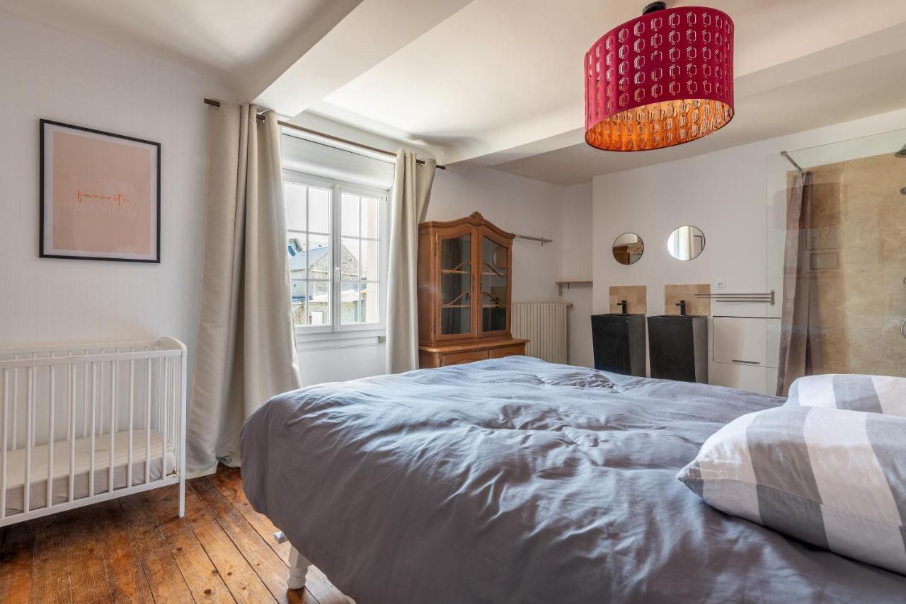 L'Escalier Rouge - Maison Renovee Avec Cour Luc-sur-Mer Eksteriør billede